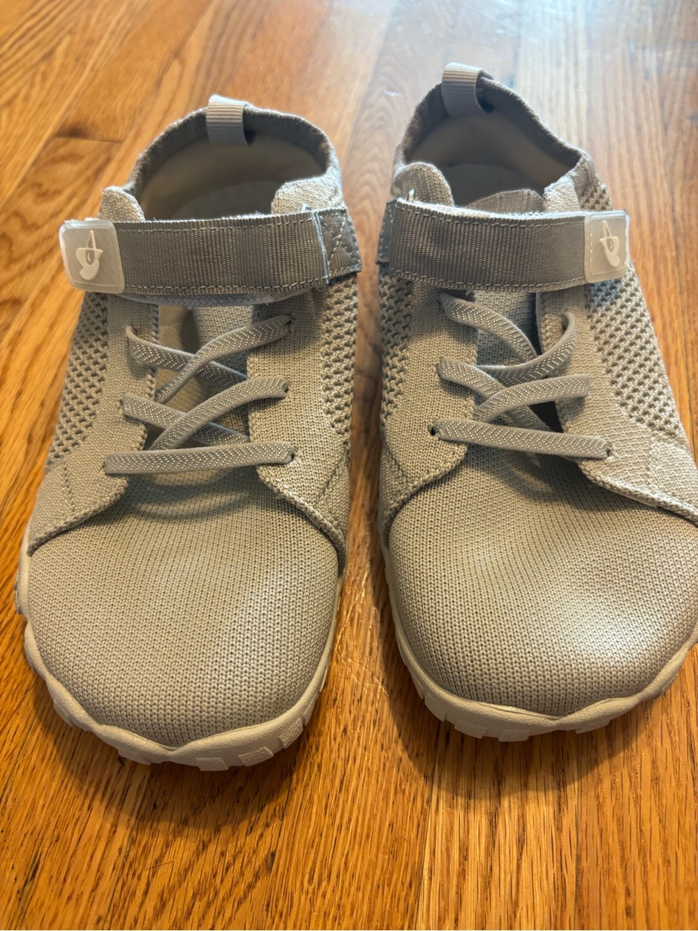NWOB Kids Lightweight Knit Sneakers in Gray - sz 4